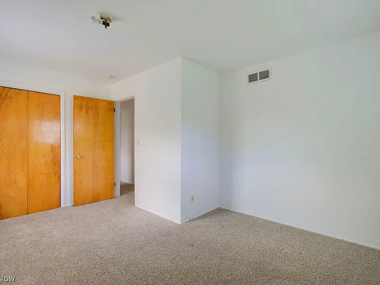1445 Hyde Park Ave — Photo 15