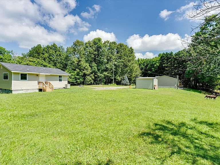 840 Emery Rd — Photo 16