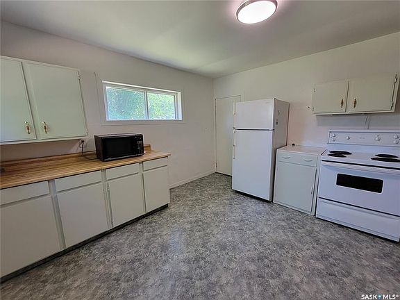 2nd image of 273 1st AVENUE W