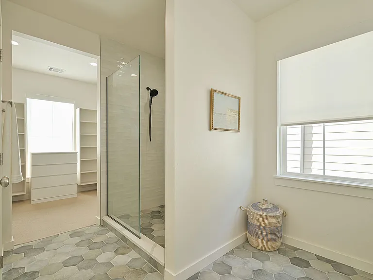 1300 N Blackwelder Ave — Photo 35