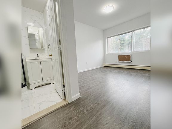 4th image of 7102 162nd St Floor 2