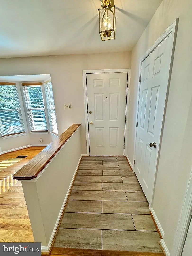 6 bed, 6.5 bath, 1848 sqft, $2,400 — Photo 2