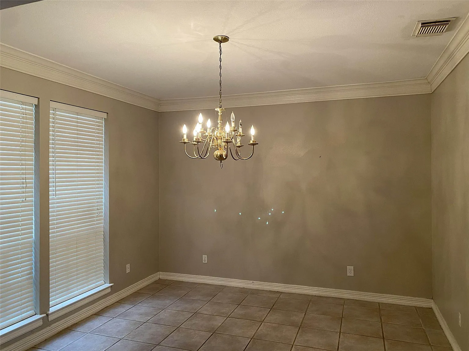 4 bed, 2.5 bath, 2920 sqft, $2,395 — Photo 4