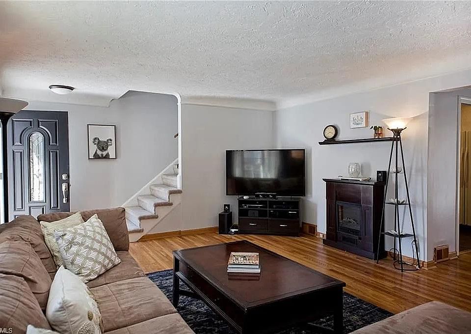 1122 Brainard Rd Cleveland OH 44124 Apartments for Rent Zillow