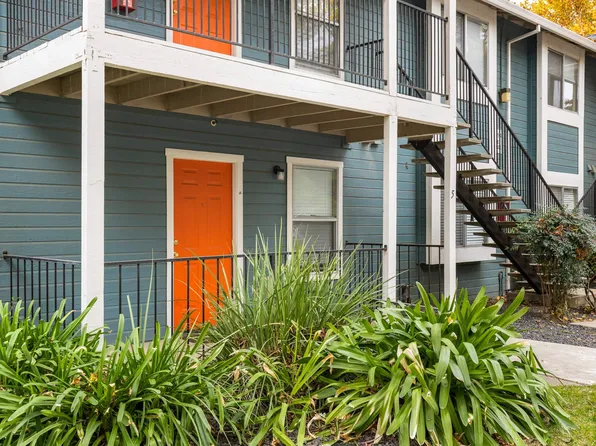 Redwood Cove Apartments