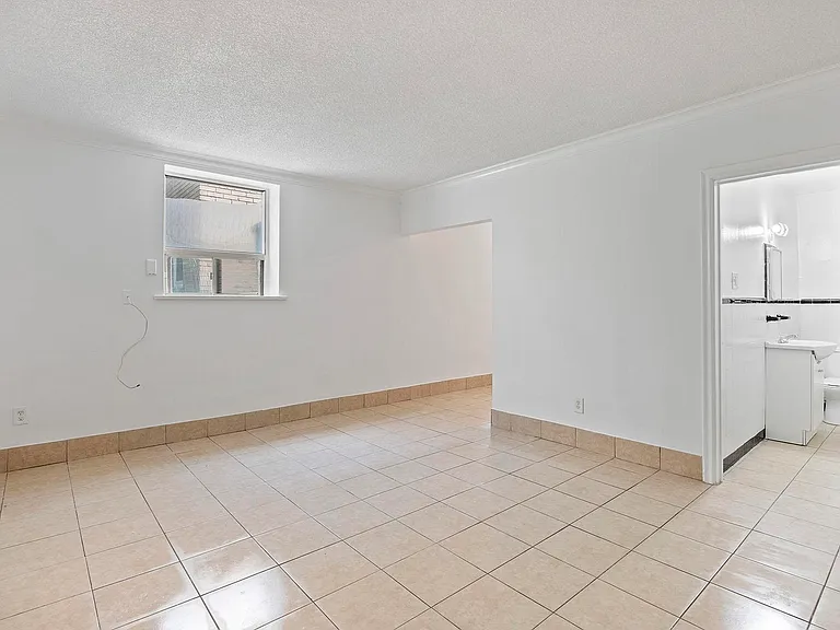 2903 Saint Clair Ave E #BACHELOR — Photo 6
