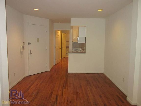 2nd image of 238 E 77th St #1FRNT
