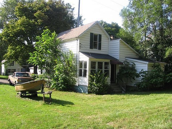 2nd image of 2213 Luella St