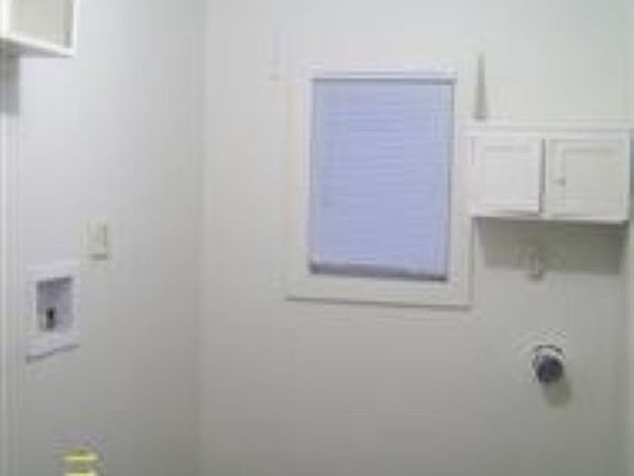 5th image of 409 E Irvington Ave
