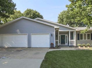 2621 Abraham Dr, Cedar Falls, IA 50613