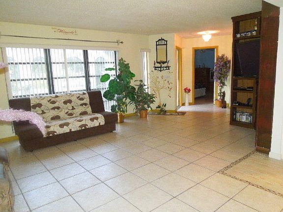 3rd image of 1008 SE Floresta Dr