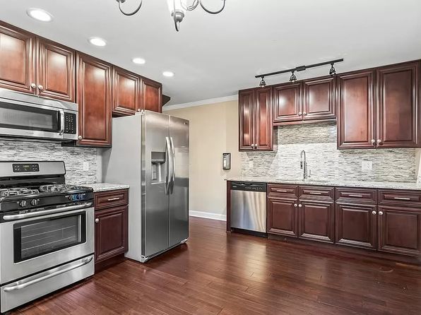 43 Clover Dr