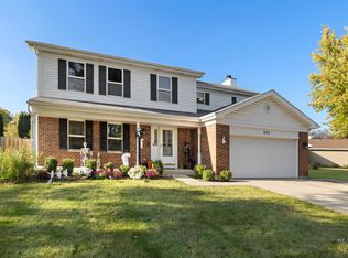 695 Fox Run Ln, Algonquin, IL 60102