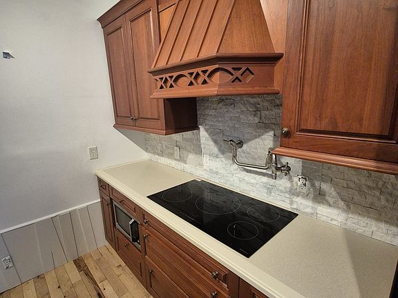 3rd image of 392 Porter Ave #1F