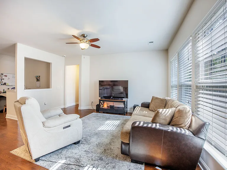 321 Decatur Dr — Photo 14