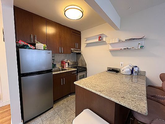 4th image of 50 Prince St APT 2E