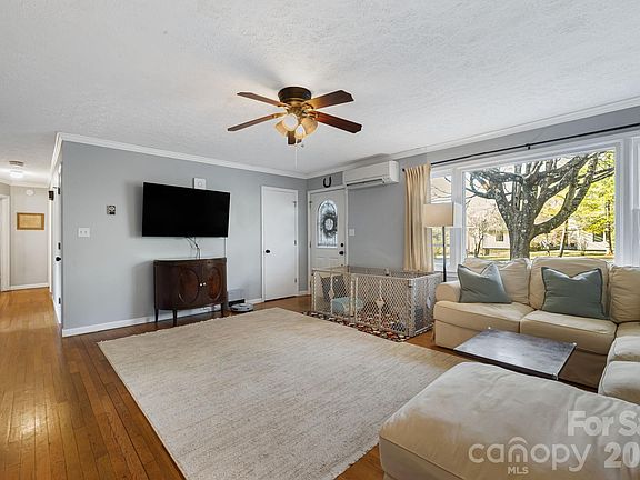 5th image of 1590 Bruce Rd