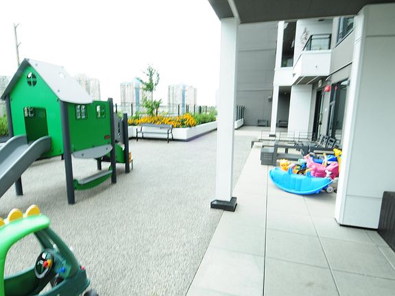 5th image of 1012 Auckland St #307