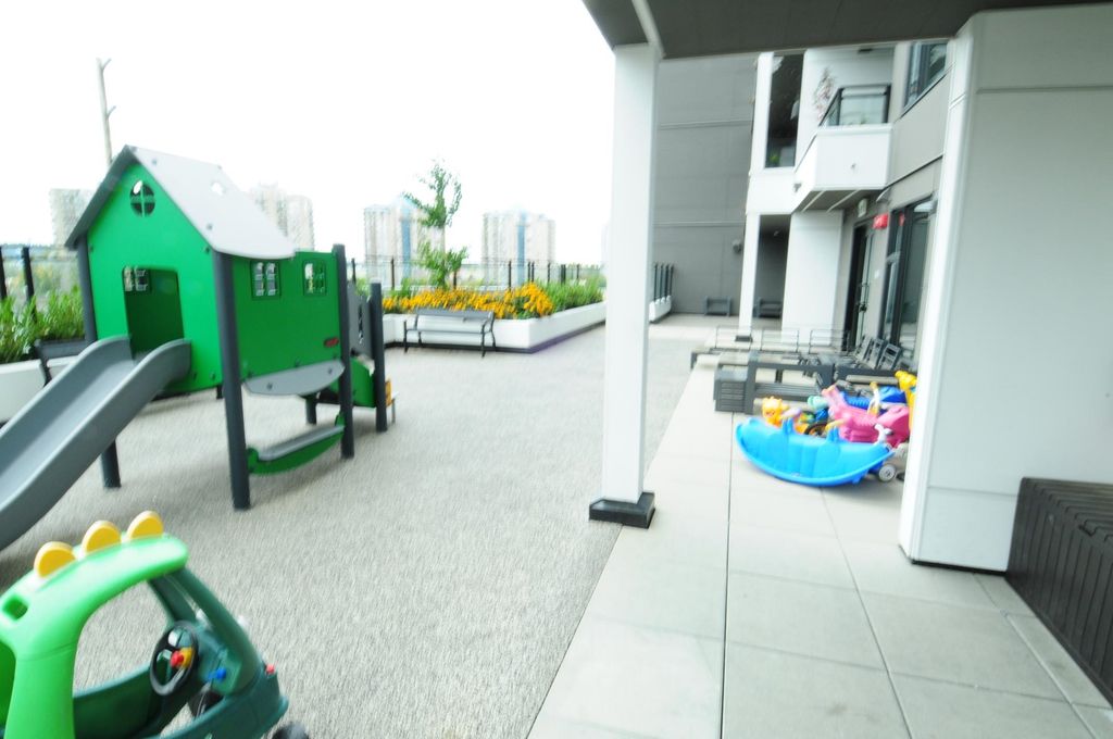 Apartment in New Westminster, Brow of the Hill - View 5