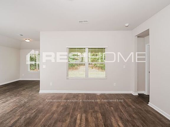 5th image of 370 Americana Dr