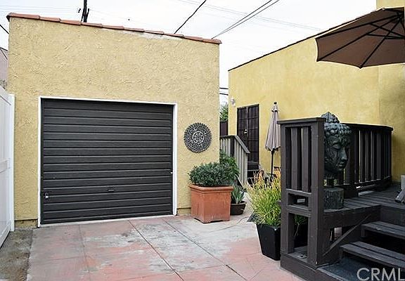 4th image of 2943 S Bronson Ave