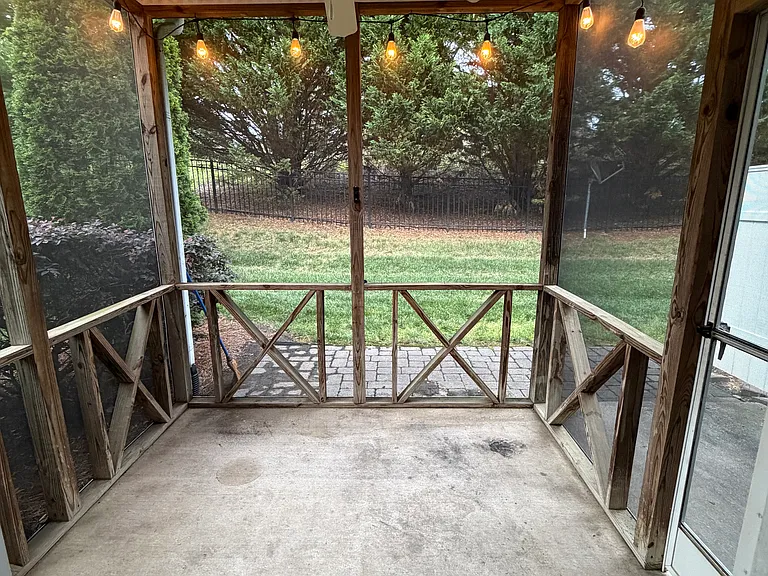 Madison Green Dr — Photo 9