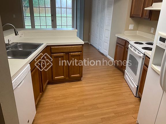 4th image of 7561 Stidham Dr
