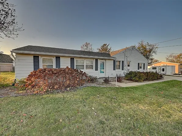 4221 M Ave NW, Cedar Rapids, IA 52405