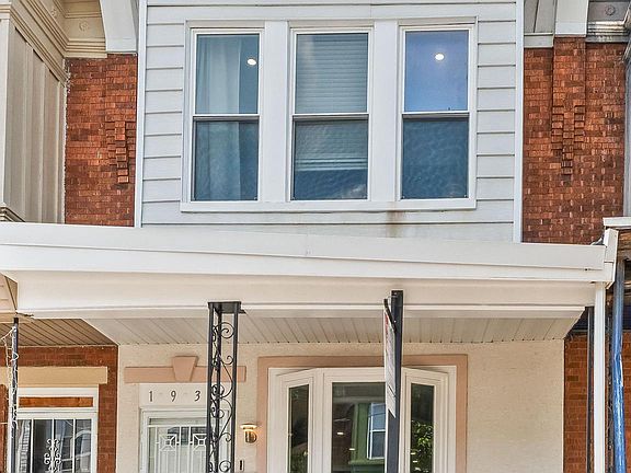 2nd image of 1934 N Myrtlewood St