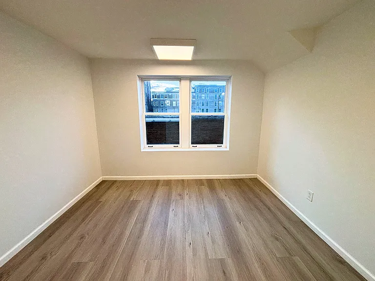 219 E Hanover St #203 — Photo 2