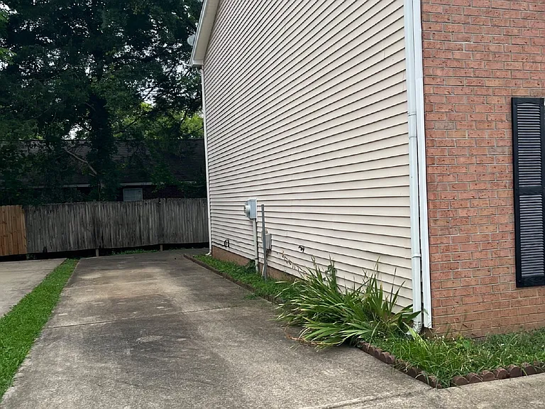 1513 Middleborough Ct — Photo 23