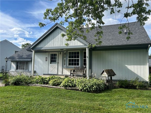 812 Loch Haven Blvd, Maumee, OH 43537