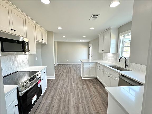 4th image of 2857 Lee Road 40