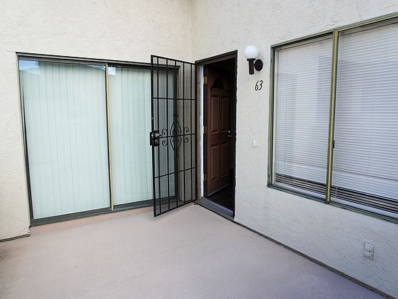 Entrance Balcony/Patio