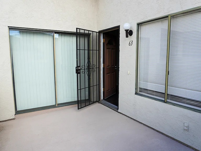 Entrance Balcony/Patio