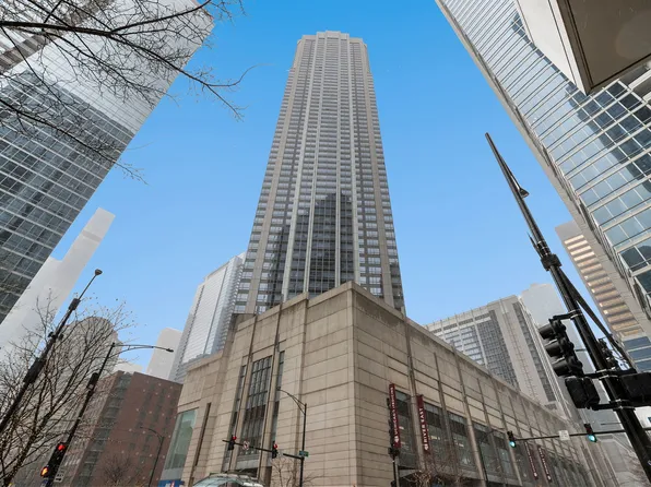 512 N McClurg Ct APT 1705, Chicago, IL 60611