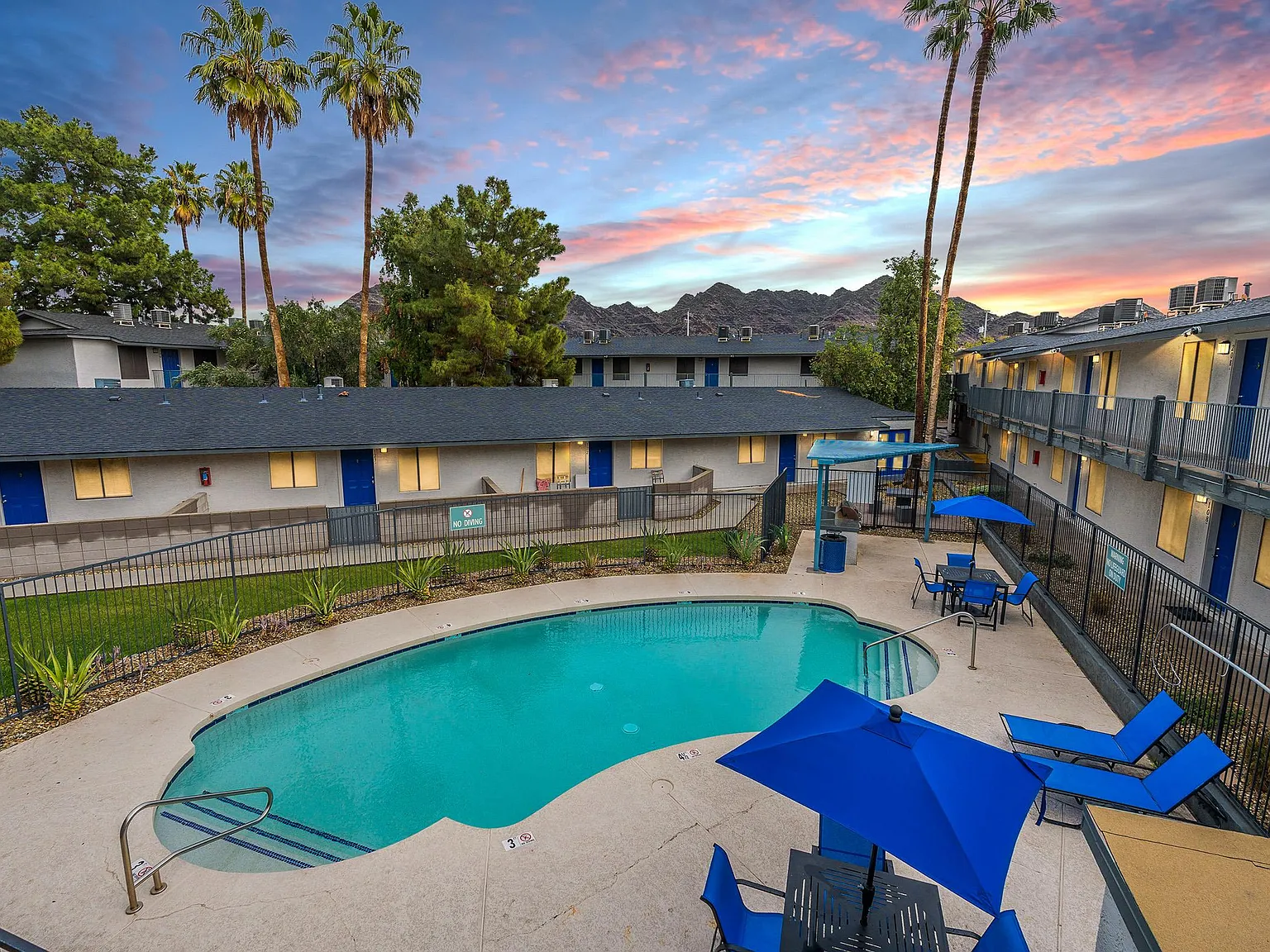 Montecito Apartments — Photo 2
