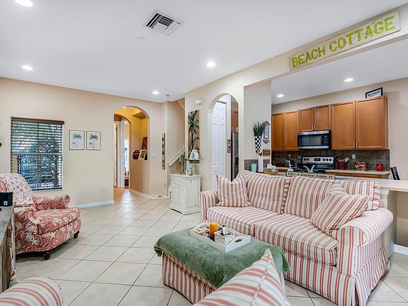 2nd image of 183 Lake Monterey Cir
