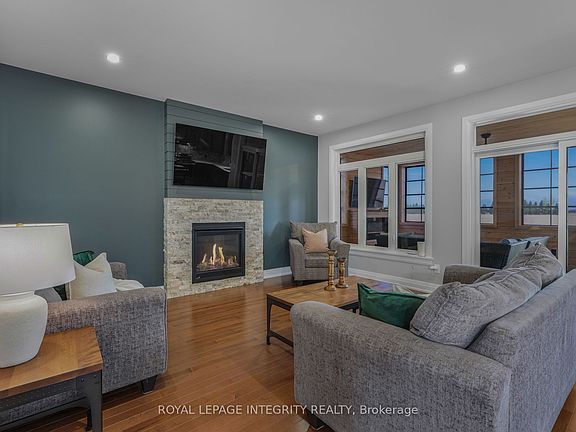 5th image of 400 Colmar St