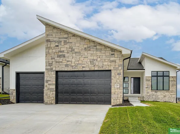 12364 Windsor Dr, Papillion, NE 68046