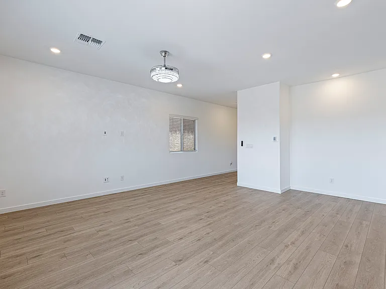 12-Living Area_06102026