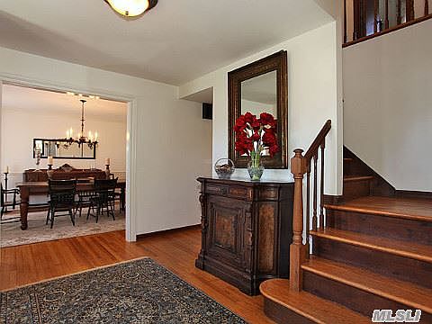 3rd image of 11 Hayes Hill Dr