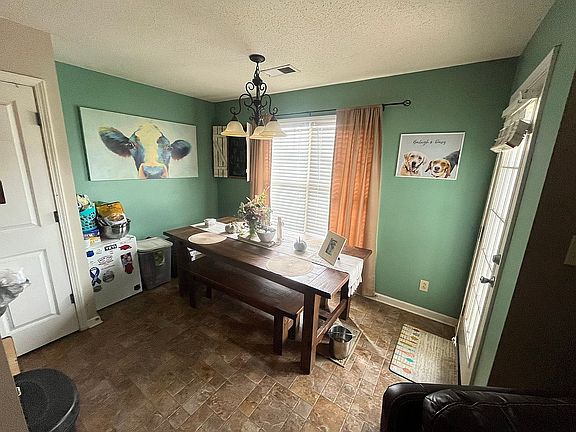 4th image of 561 Fernwood Dr
