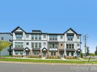 1804 Alexander Village Main Dr, Charlotte, NC 28262