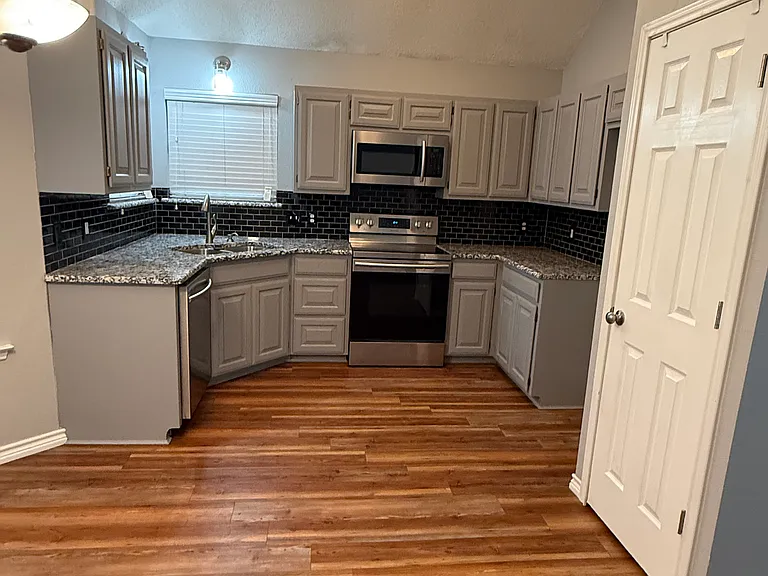 850 Golden Valley Ct — Photo 3