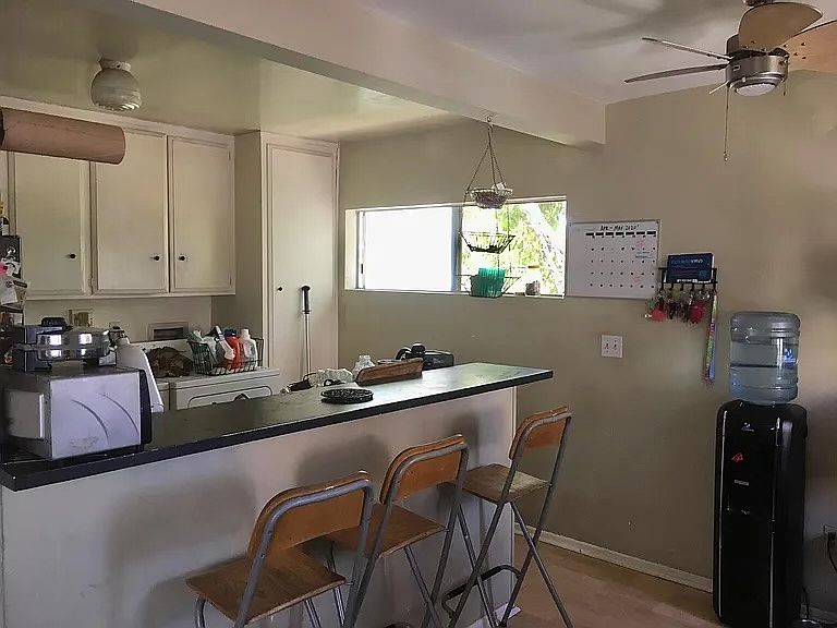 Counter between kitchen and living room
