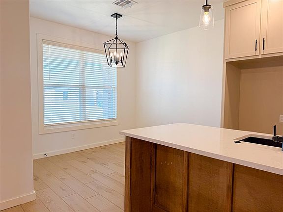 4th image of 1801 Zainab Ln