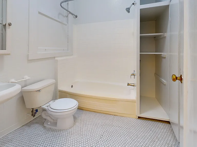 980 Bush St #114 — Photo 5