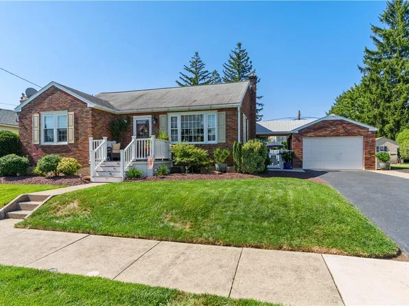 1066 Detweiler Ave, Hellertown, PA 18055