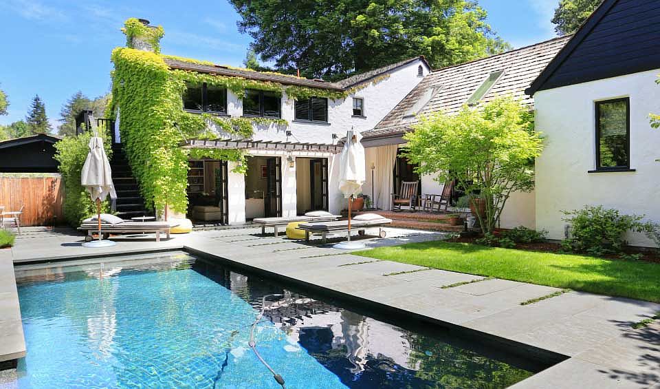 Atherton, California. $3,895,000